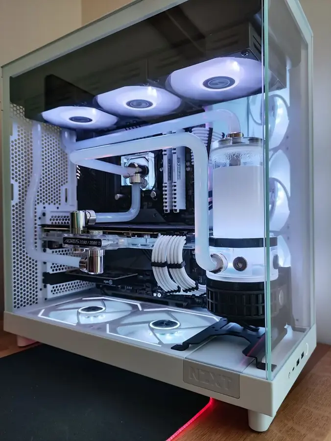 Configuration PC sur mesure watercooling custom blanc