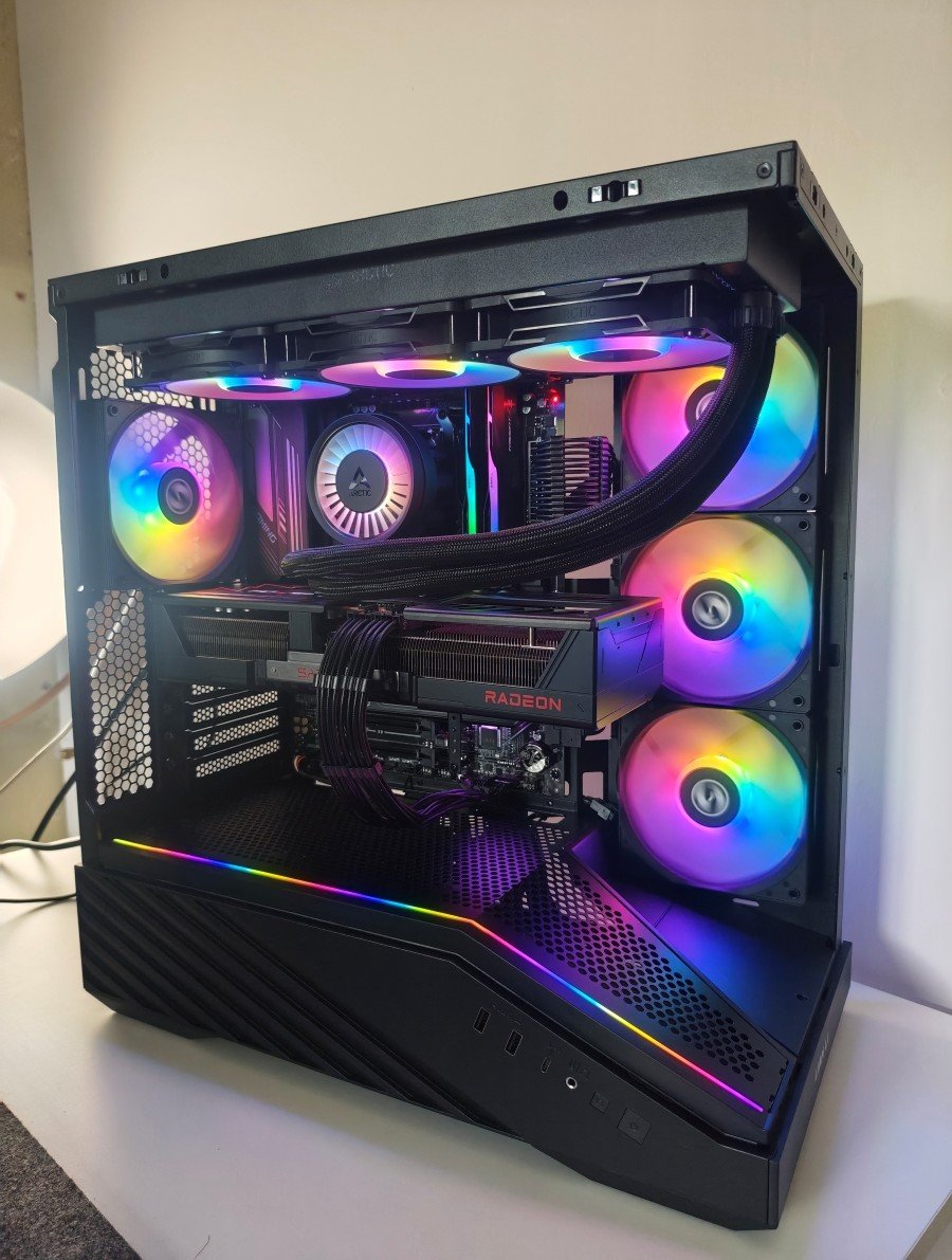 PC gamer sur mesure dans un boîtier Lian Li V100